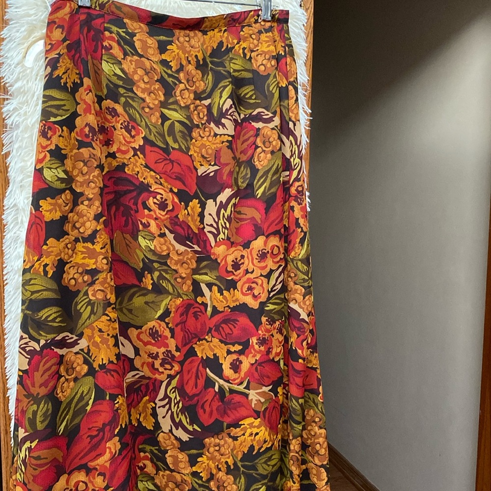(2896) Premier International,  Women's Size 12 Midi Skirt,